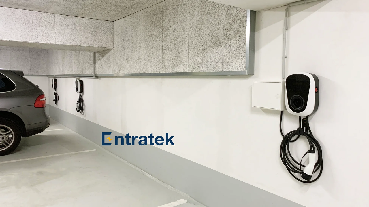 Installierte Entratek Wallboxen in einer Tiefgarage für das Laden von Elektroautos in Wohngebäuden